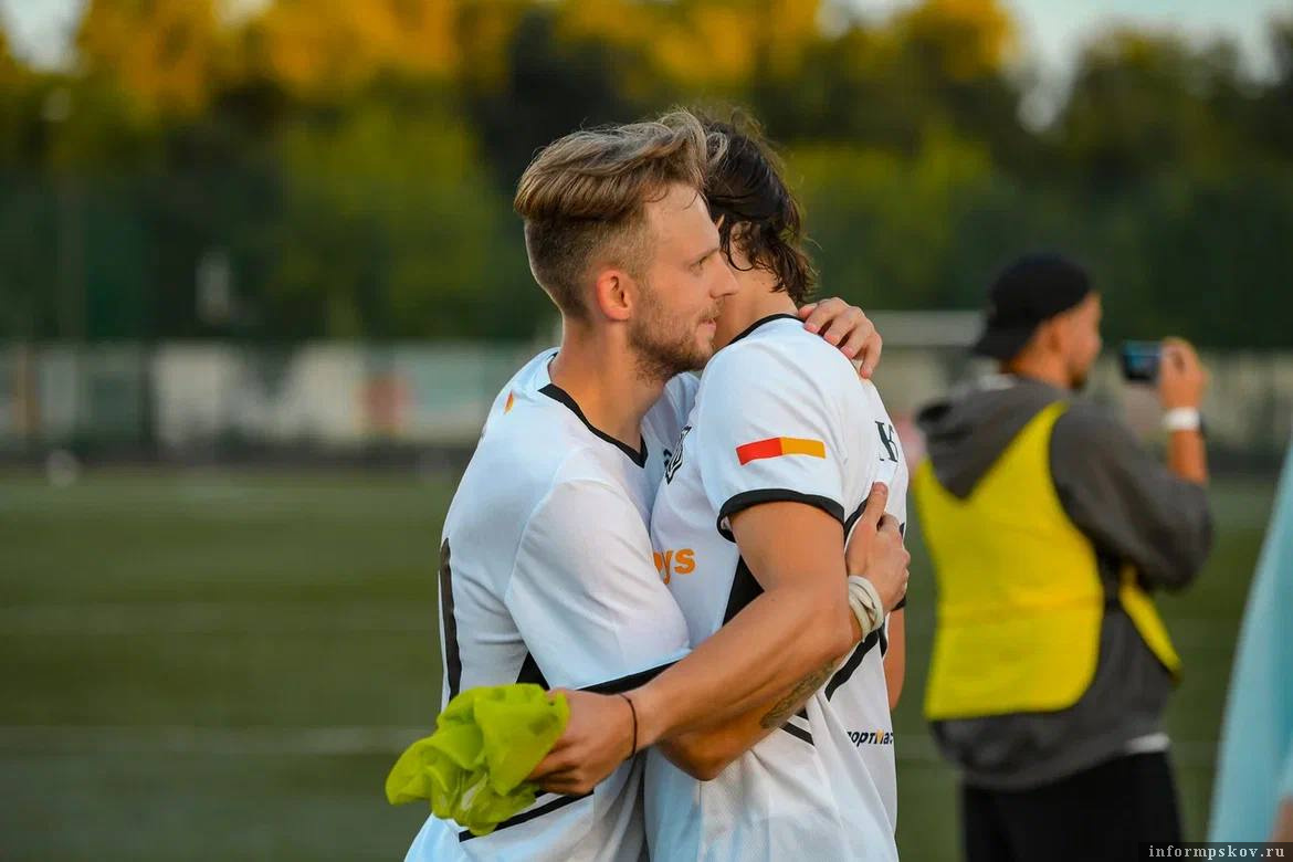 Владислав Сакадеев начинал играть в футбольном клубе «Псков-747»