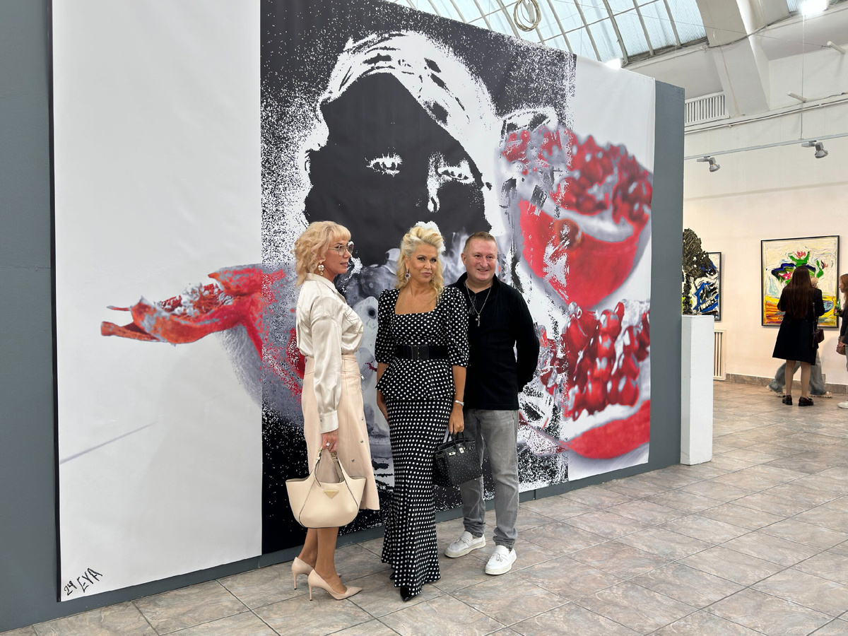 EVA - фото с поклонниками таланта... Фото Яндекс.Картинки. 