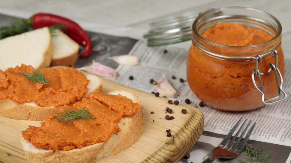 Для меня кабачковая икра — замечательная закуска, вкусом которой можно наслаждаться бесконечно. 