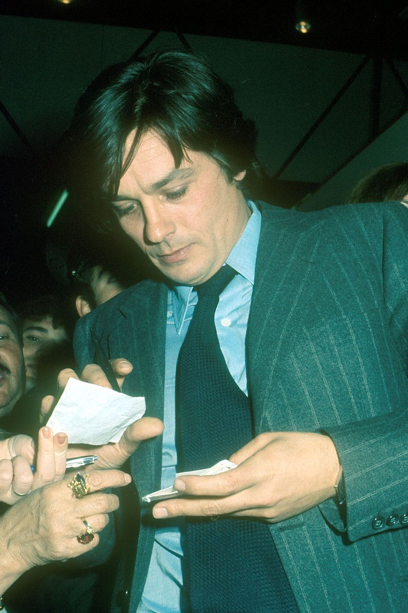Ален делон в 1971 году. Авторство: Beni Birk / Photographer: Israel Press and Photo Agency (I.P.P.A.) / Dan Hadani collection, Национальная библиотека Израиля / CC BY 4.0, CC BY 4.0, https://commons.wikimedia.org/w/index.php?curid=119237472