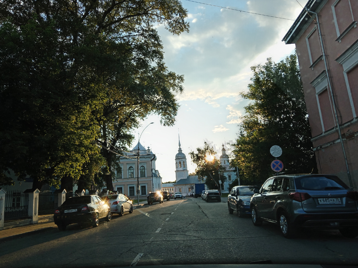 припарковали авто