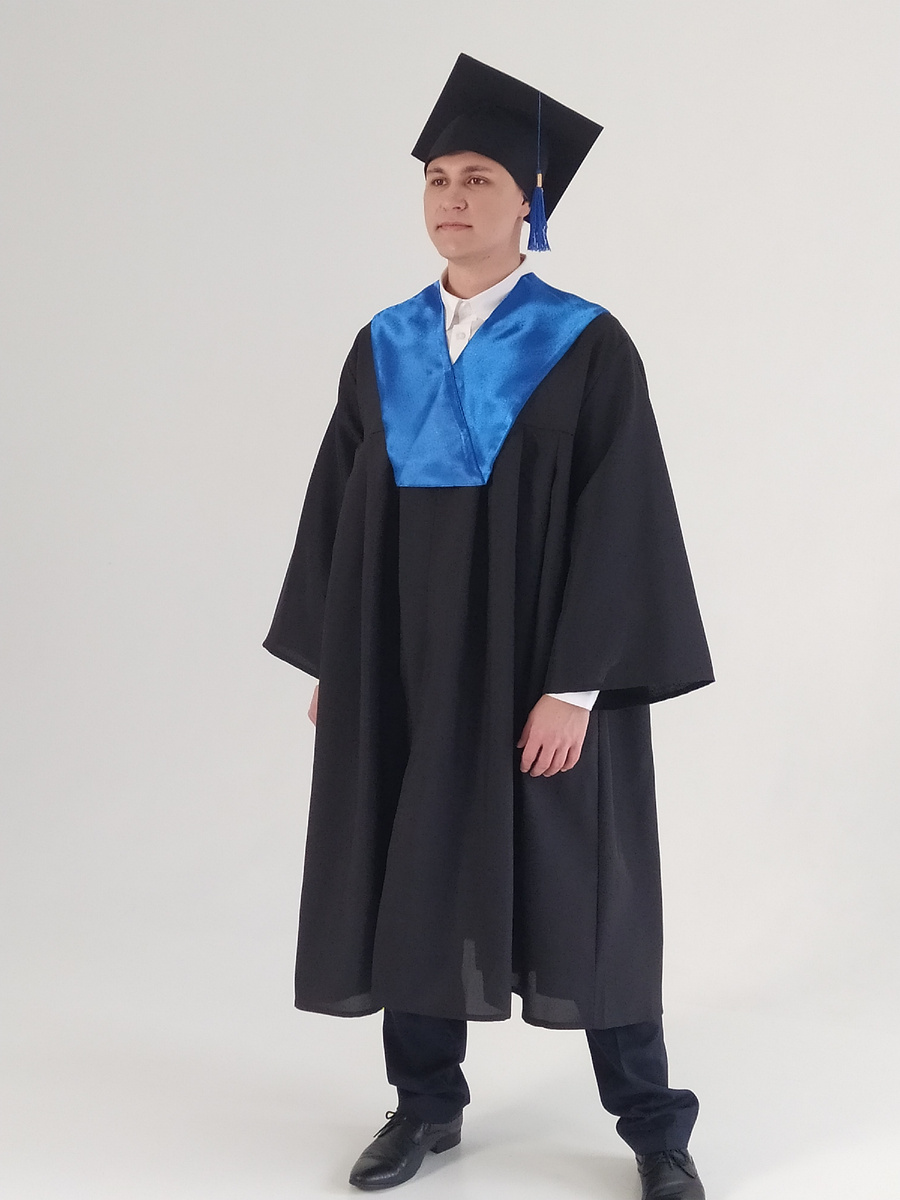 На мантии и шапочки тоже