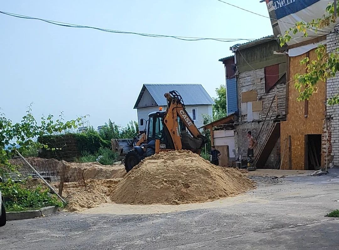    Мутная стройка в центре Воронежа породила территориальный конфликт