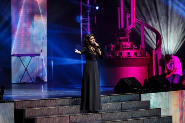    «Восток&Запад»: на открытии летнего кинотеатра на Беловке выступит актриса Анастасия Макеева Кристина Просвиркина