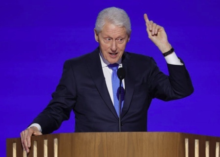    Клинтон попытался высмеять Трампа за слова об уважении к США со стороны России и Северной Кореи при его президентстве