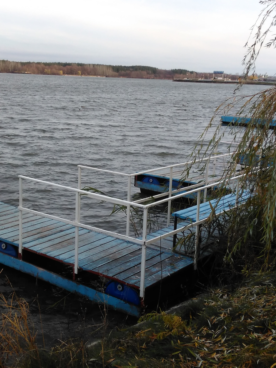 Обязательно иду на набережную.Здесь,около воды,легче дышится и лучше думается.