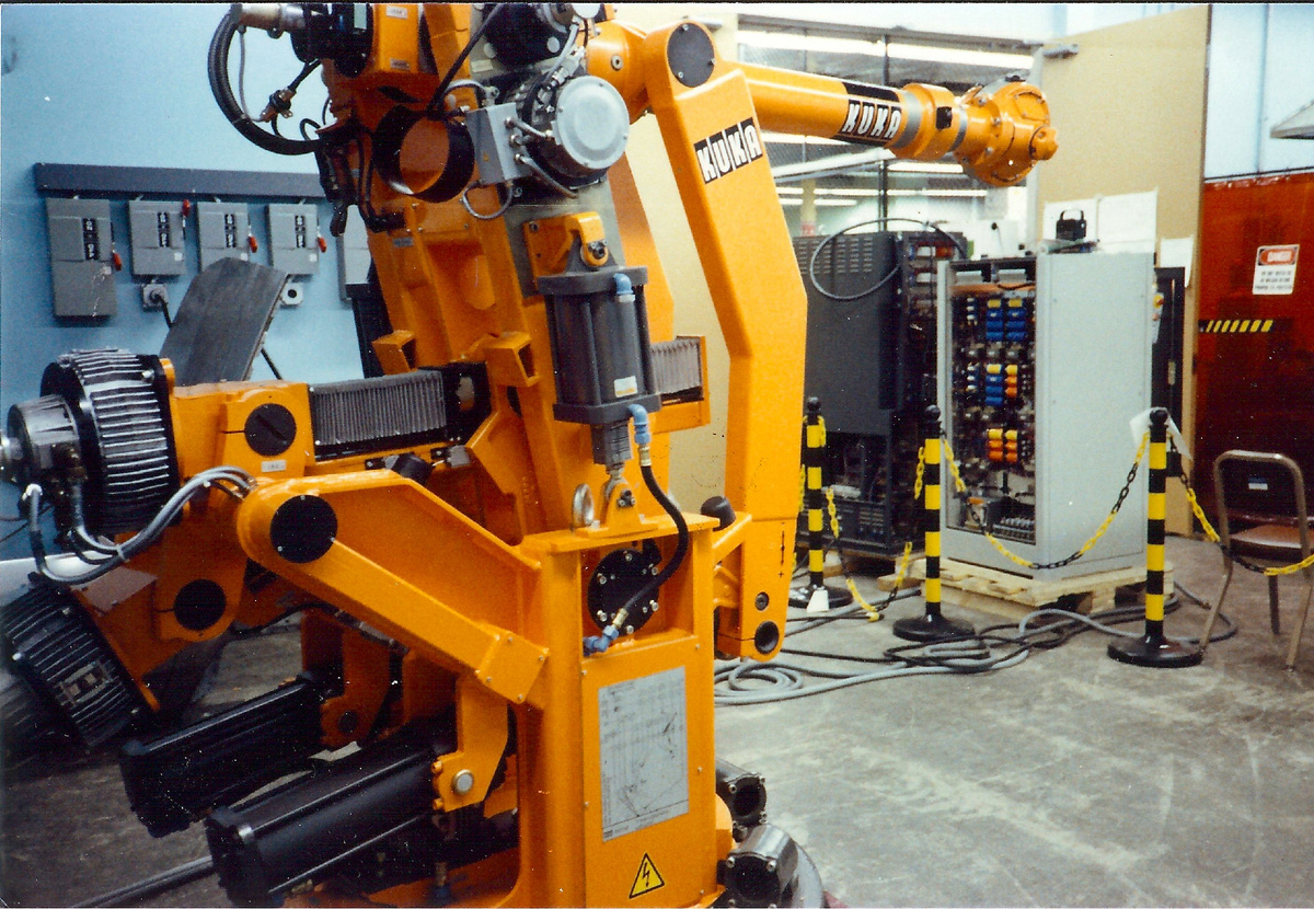 Фото 1983 года: робот немецкой компании Kuka (сейчас принадлежит китайской Midea Group). Изображение: ArnoldReinhold, CC BY-SA 4.0, commons.wikimedia.org
