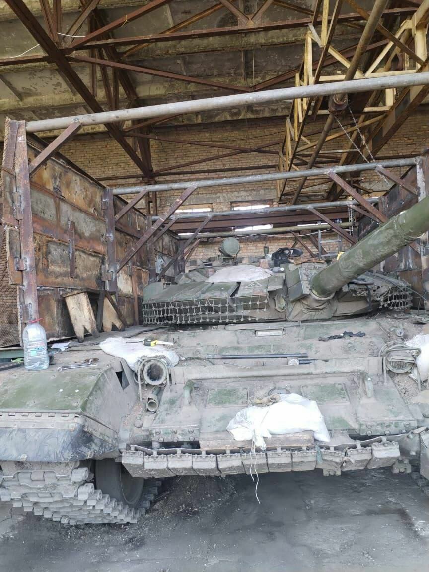 В Сети показали новую версию российских танков-"мангалов"
