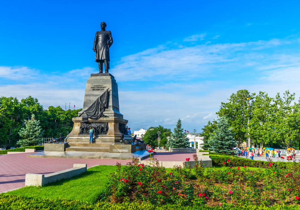 Памятник Нахимову