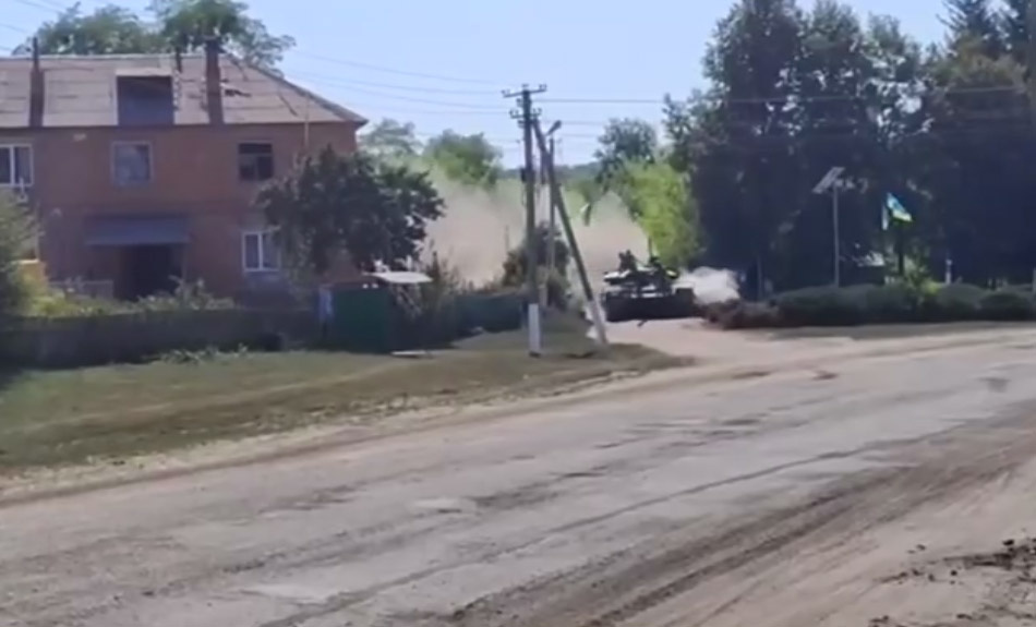 Кадр из видео, которое демонстрируют в качестве доказательства так называемые сми беглых предателей.