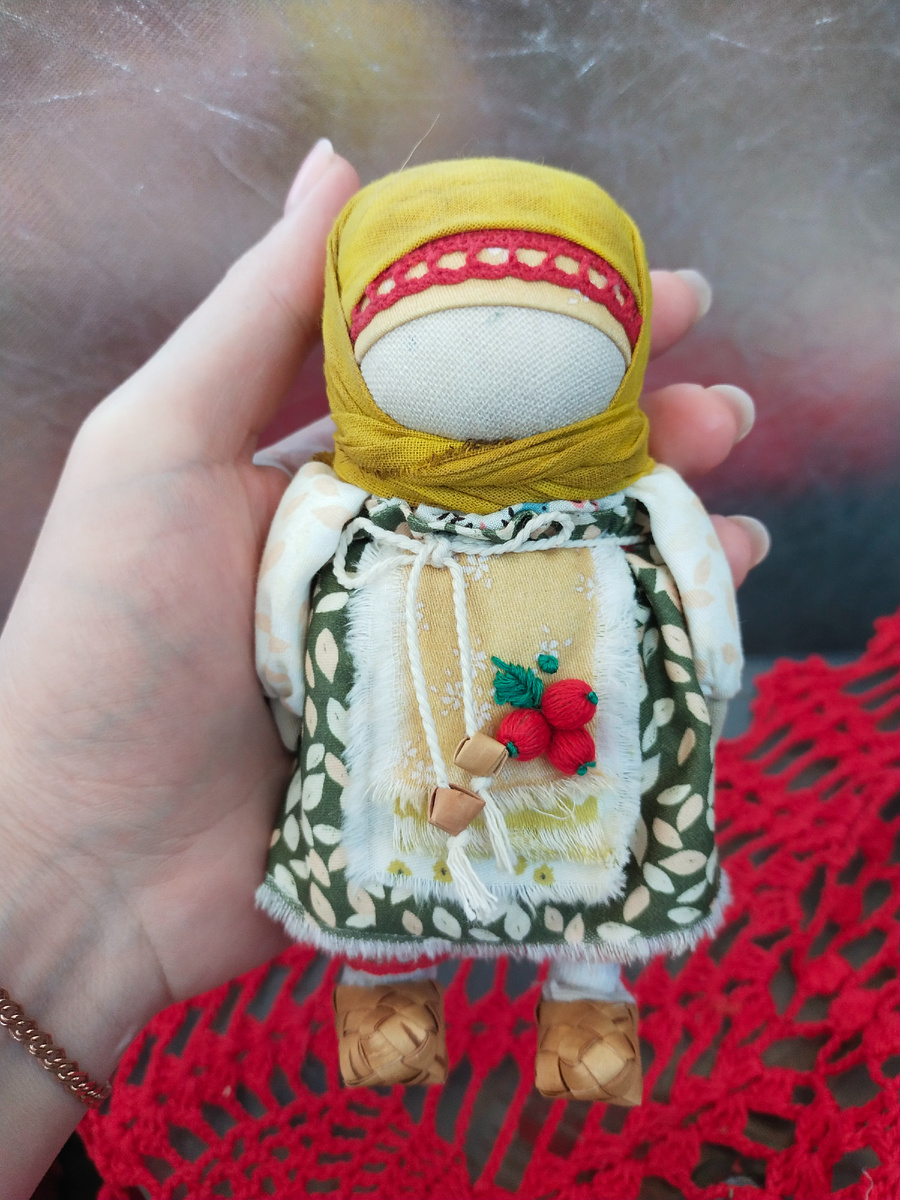 Мне подарили такую куклу мотанку