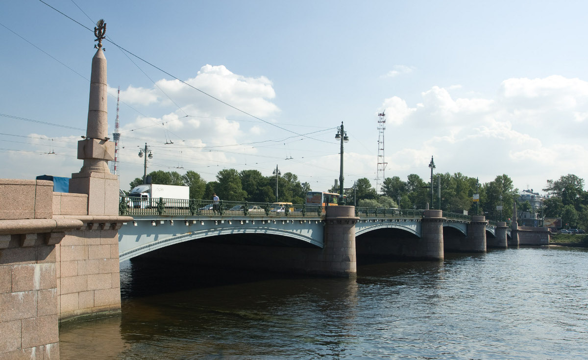 Каменноостровский мост. Фото с сайта https://www.spbmuzei.ru/kamenoostrovskiy.htm. Взято с Яндекс.Картинки