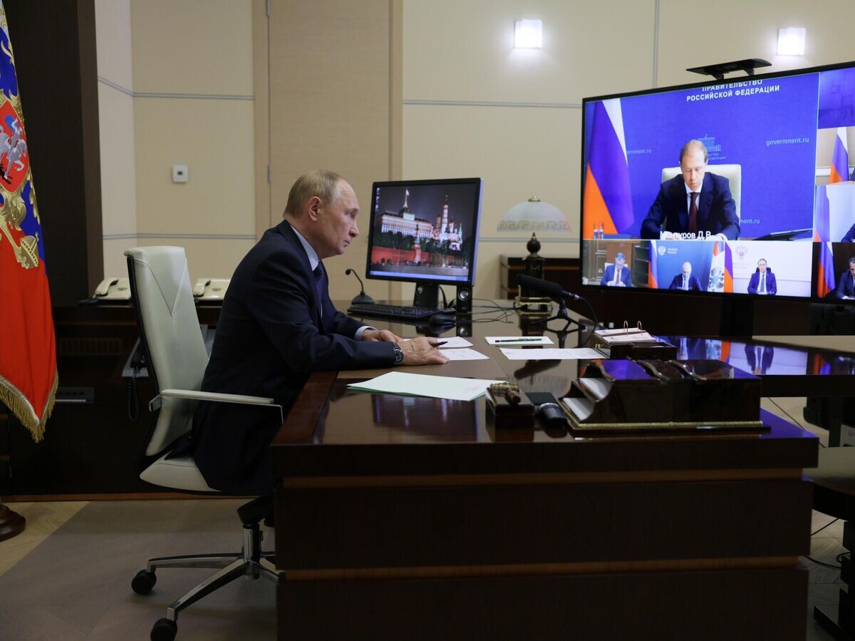    Президент РФ Владимир Путин в режиме видеоконференции проводит совещание о ситуации в Белгородской, Брянской и Курской областях© РИА Новости / POOL