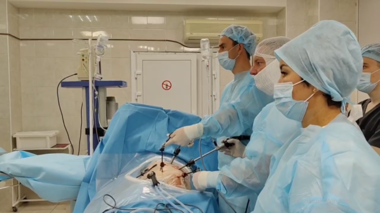    Оренбургские хирурги Дамир Уразов и Дмитрий Мязин спасли пациента от гидронефроза Марина Шарт