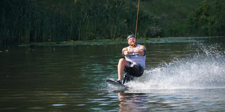    Арсений Шальнов остался байкером в душе, позволяя себе вести экстремальный образ жизни.Динара Кафискина
