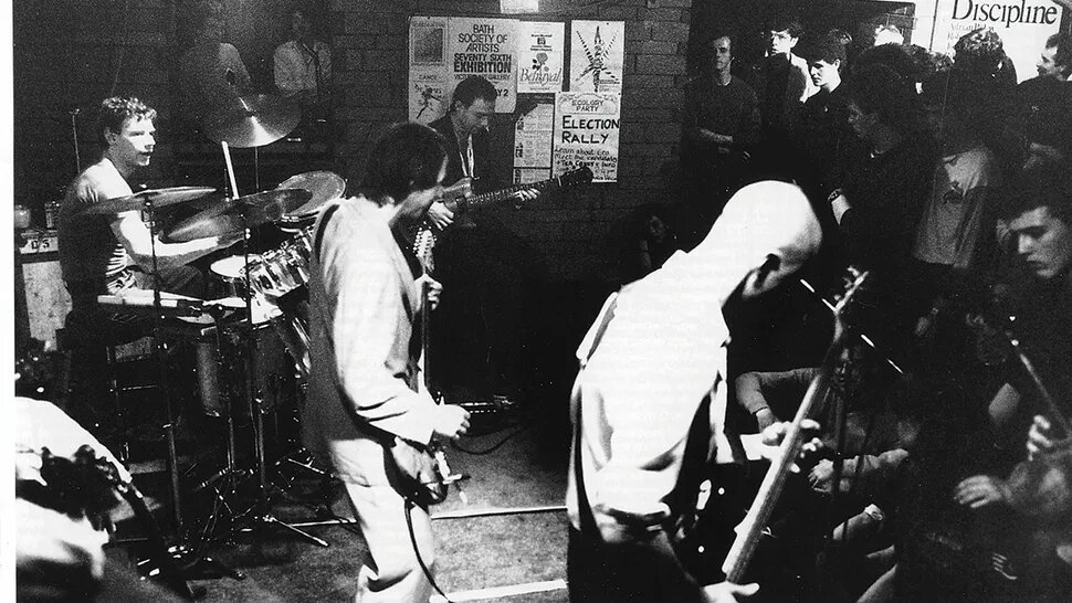 King Crimson с внимательным Куртом Смитом в первом ряду