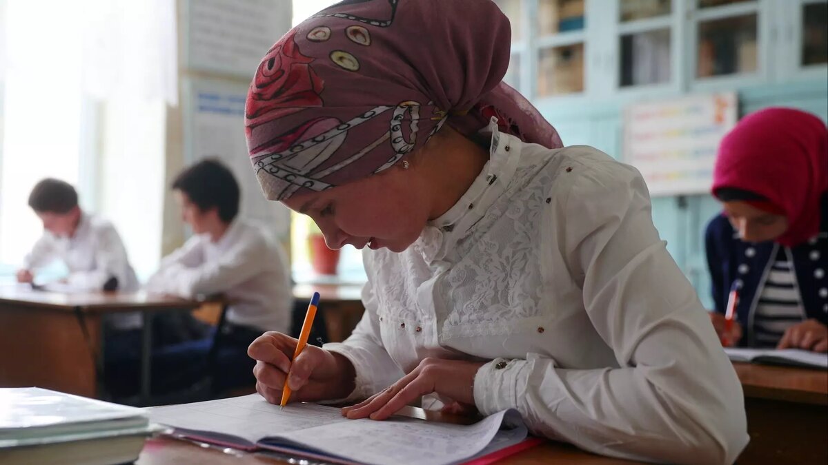 Учителя в канун 1 сентября массово увольняются из школ из-за низких зарплат. Источник: Владимир Смирнов/ТАСС