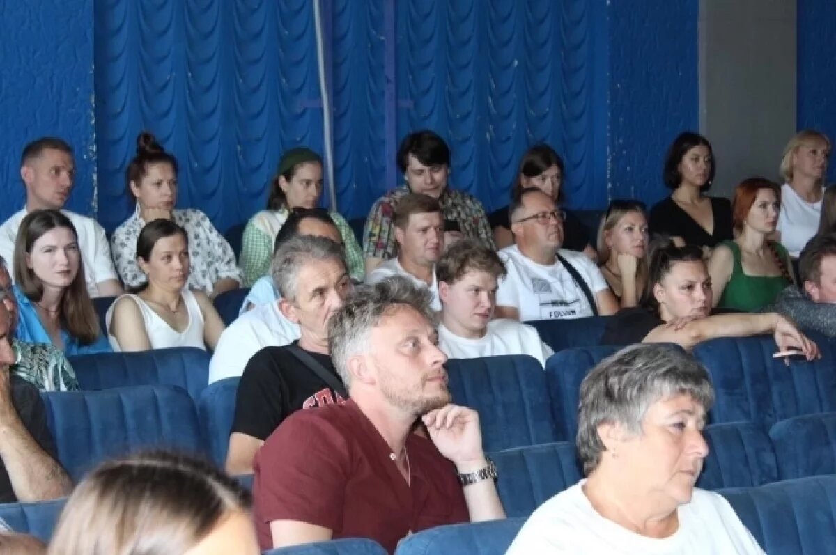    В брянском ТЮЗе состоялся предсезонный сбор труппы