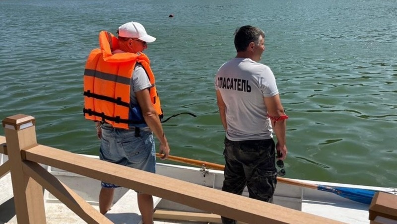   Спасатели вытащили тонущего ребёнка из Старого озера в Кисловодске Фото: администрация Кисловодска