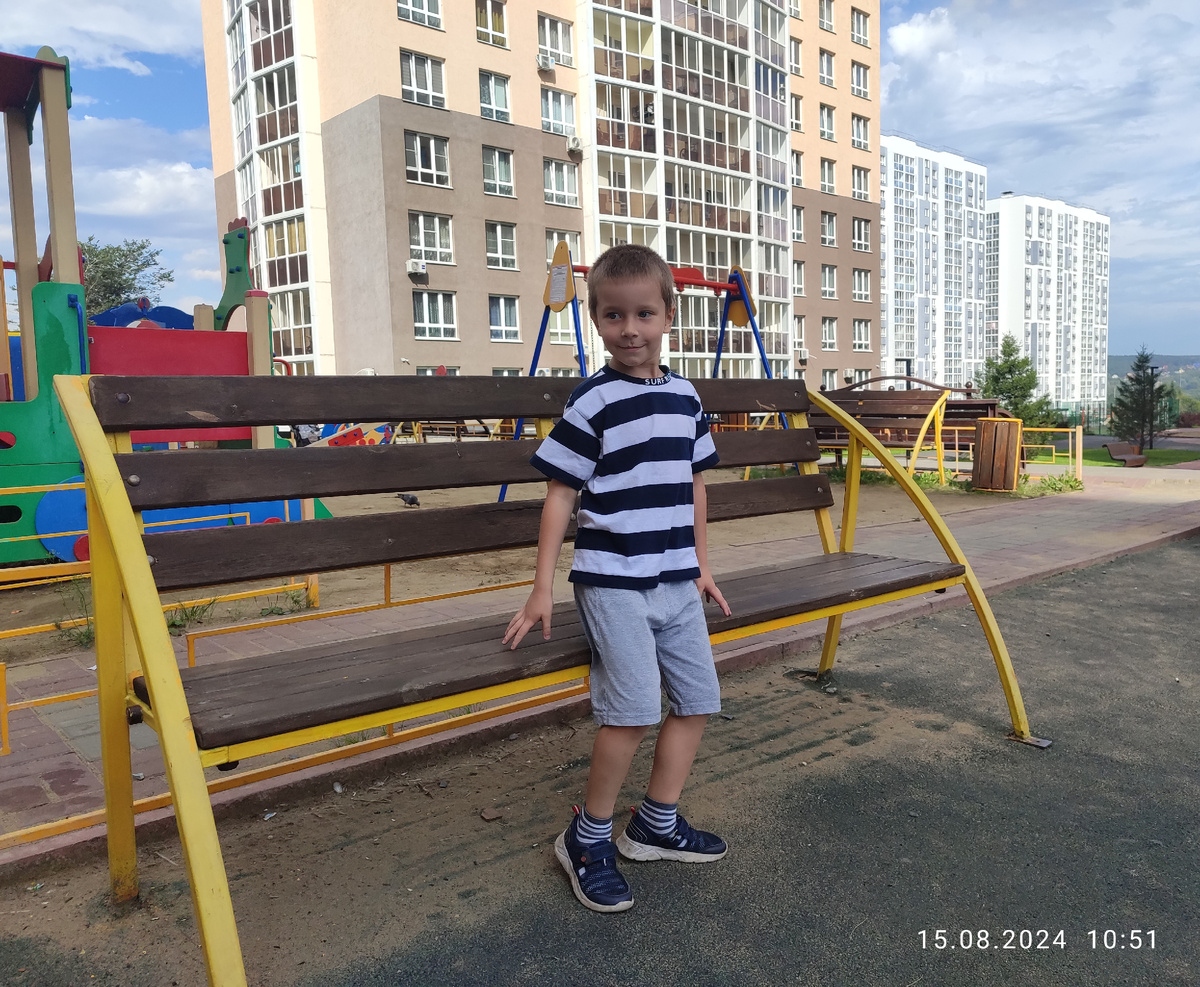 Вадим сказал, что он в этой одежде как Матроскин