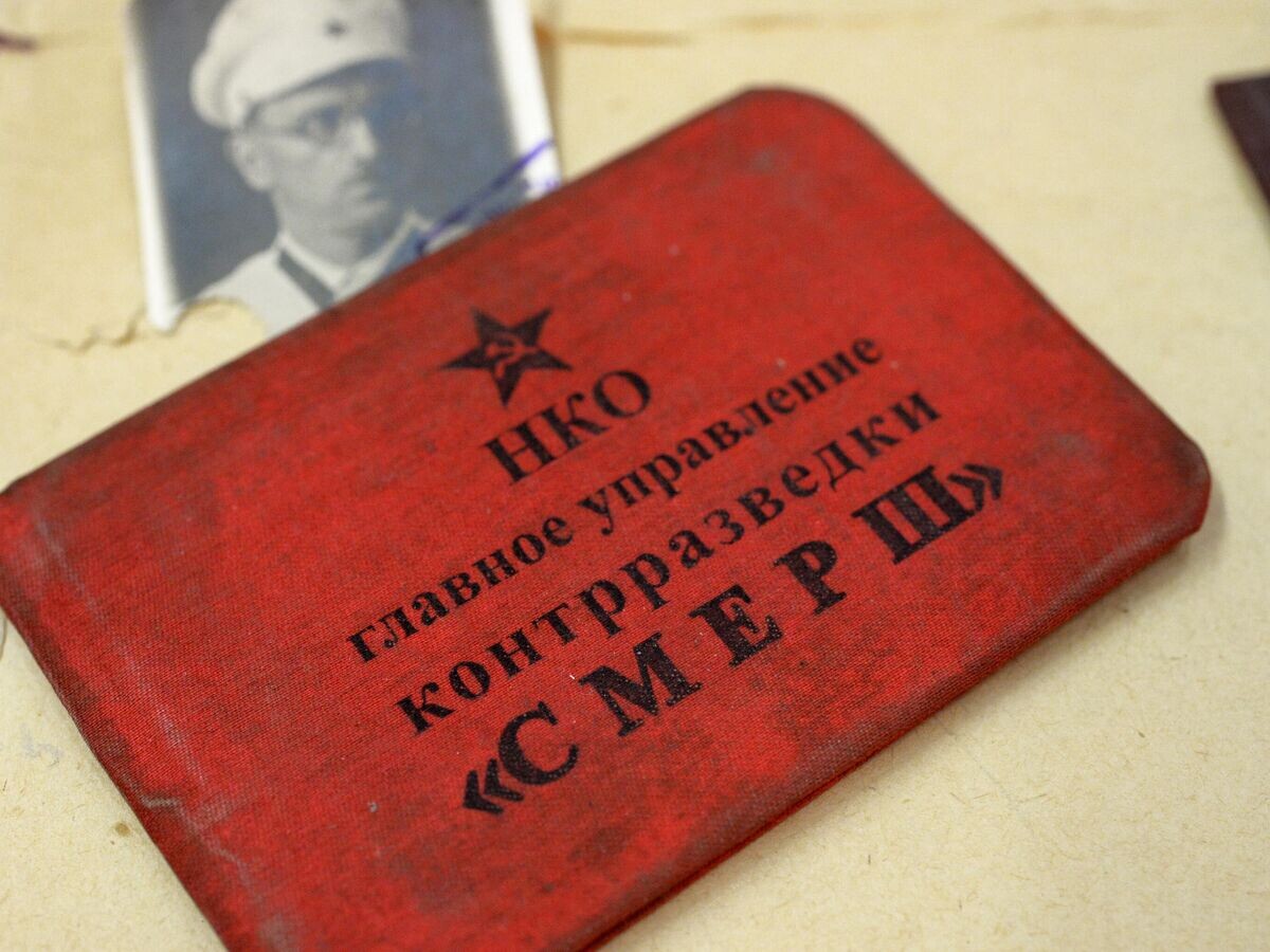    Удостоверение сотрудника контрразведки "СМЕРШ"© РИА Новости / Сергей Пятаков