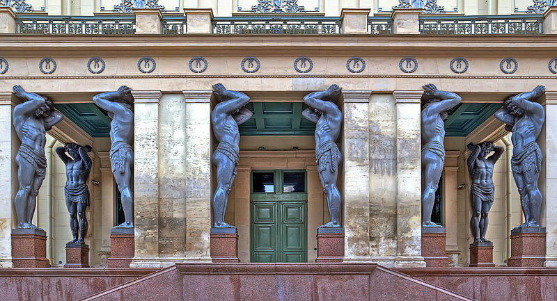 Фото: Canes, Wikimedia Commons. Источник: https://peterburg.center/maps/portik-novogo-ermitazha.html