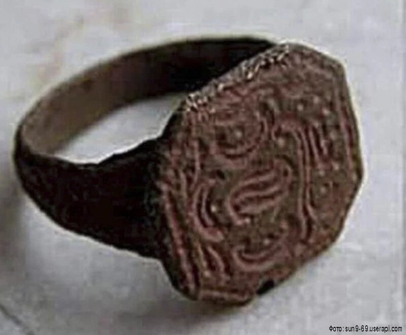 Кольцо, найденное в древнем угле.