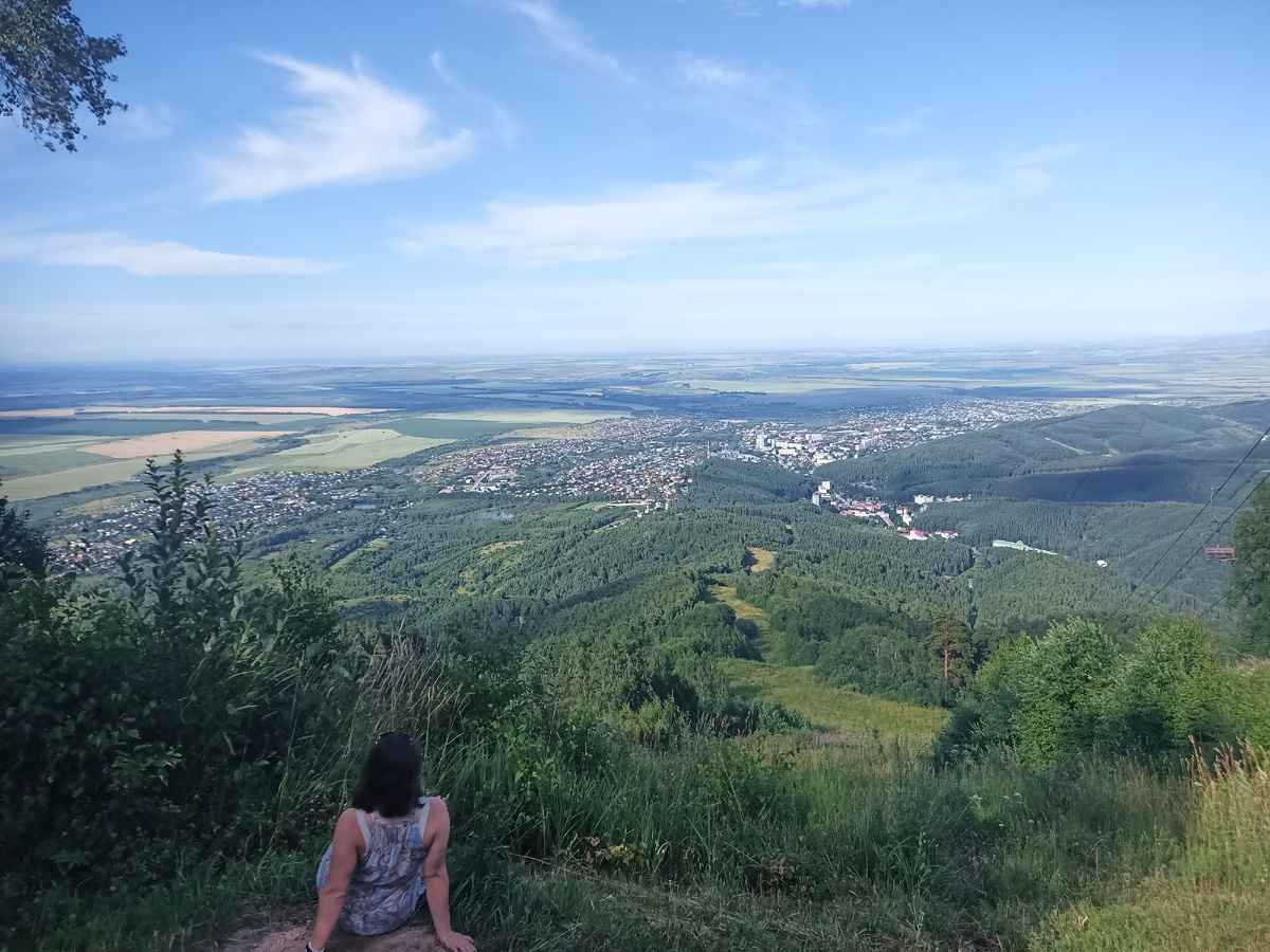 вид на Белокуриху с горы церковка.
