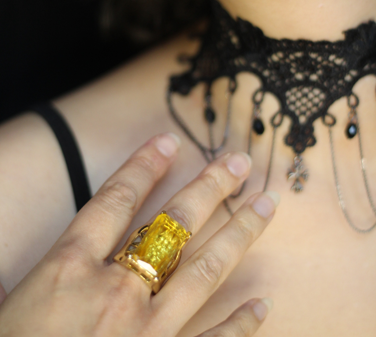 Женат- не женат? Какая разница, если мне хочется. Кому от этого хуже?