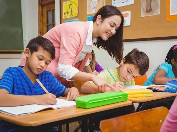 📖📖📖Советы из 8️⃣пунктов...

  1️⃣   Планирование: Обнови свои учебные планы и цели на год. Убедись, что у тебя есть чёткое представление о темах и задачах, которые ты хочешь обсудить с учениками.

2️⃣Организация класса: Подготовь классную комнату и материалы. Убедись, что всё в порядке, чтобы создать комфортную и продуктивную атмосферу.

3️⃣Установление ожиданий: На первой встрече с учениками обсуди правила и ожидания. Это поможет создать ясные границы и установить позитивные отношения.

4️⃣Знакомство с учениками: Узнай о своих учениках, их интересах и предпочтениях. Это поможет тебе лучше адаптировать уроки под их потребности.

5️⃣Обновление навыков: Если есть возможность, пройди дополнительные курсы или семинары, чтобы освежить свои знания и навыки.

6️⃣Разработка стратегий для вовлечения: Подумай о методах и подходах, которые помогут сделать уроки более интерактивными и интересными.

7️⃣Поддержка коллег: Общайся с коллегами, обменивайся опытом и идеями. Сотрудничество может помочь тебе найти новые подходы и решения.

8️⃣Забота о себе: Найди время для отдыха🏖️ и восстановления🧘. Энергия и мотивация учителя важны для успешного учебного года🧑‍🏫🧑‍🎓

С чего ты хотел бы начать?