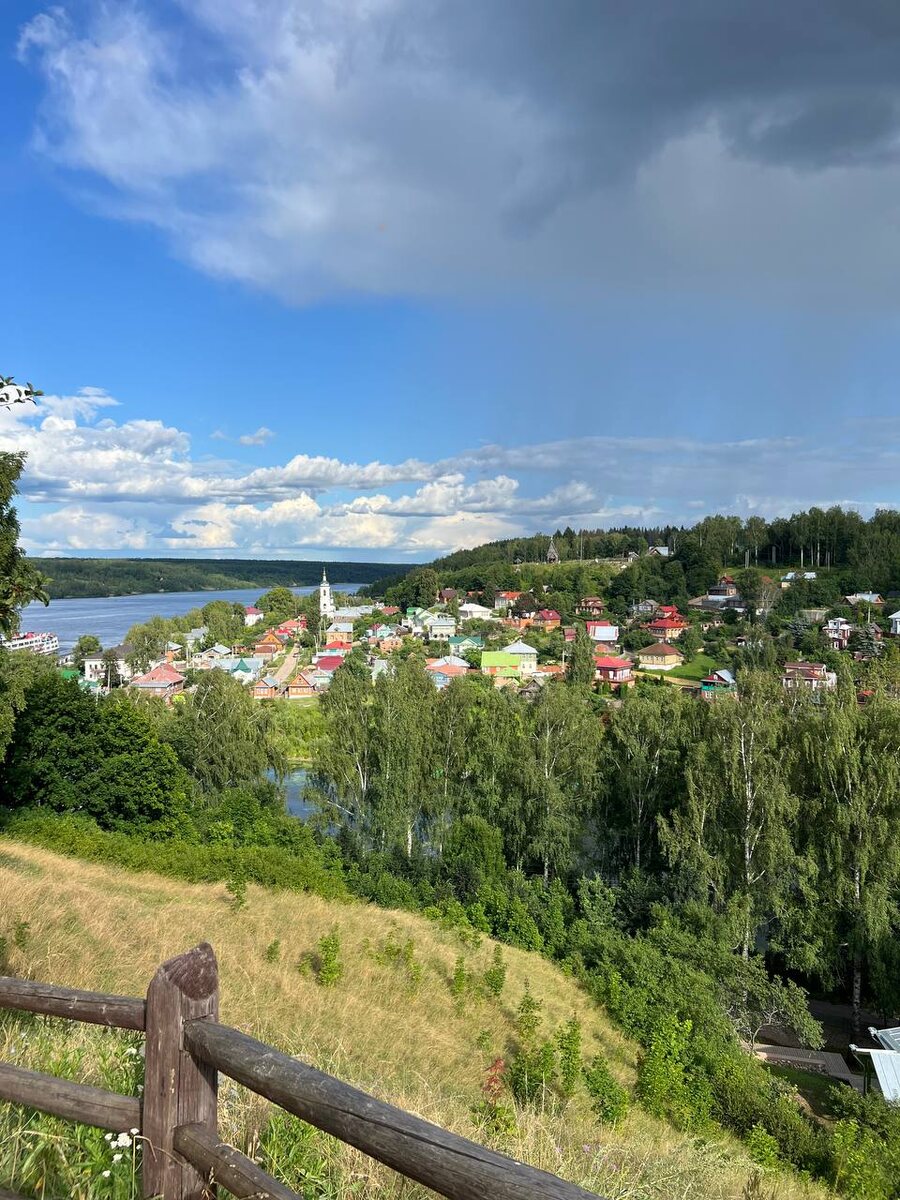 вид на часть Плёса с соборного холма