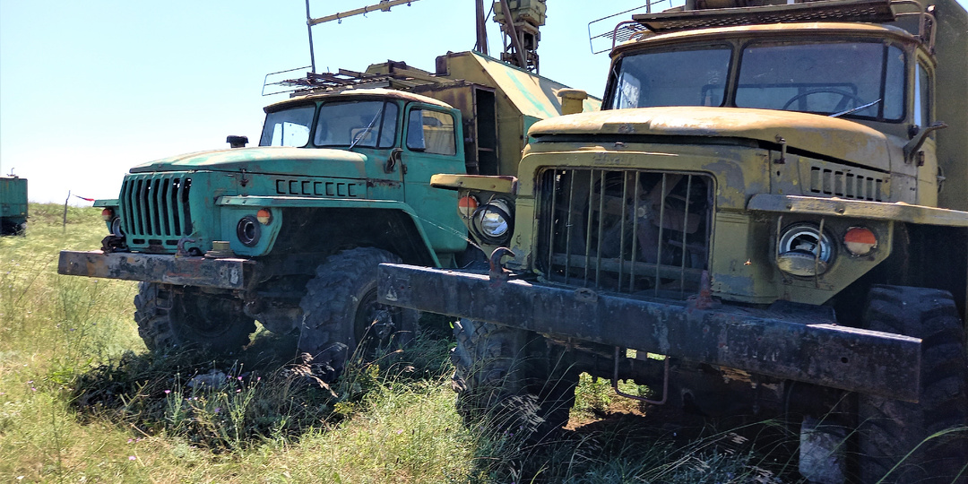 Особенность Урал-375: двигатель позволял проезжать труднопроходимые участки бездорожья, по некоторым причинам дизель не предусматривался