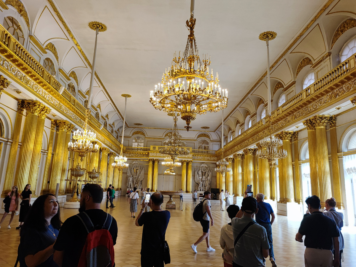 Люстра в Эрмитаже