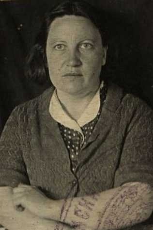 Посошникова Вера Васильевна (1908 - 1941), хирург, военврач 3-го ранга, одна из погибших 05.11.1941 при налете немецких бомбардировщиков на санитарный поезд № 1114. Похоронена в братской могиле у ст. Брусничное.