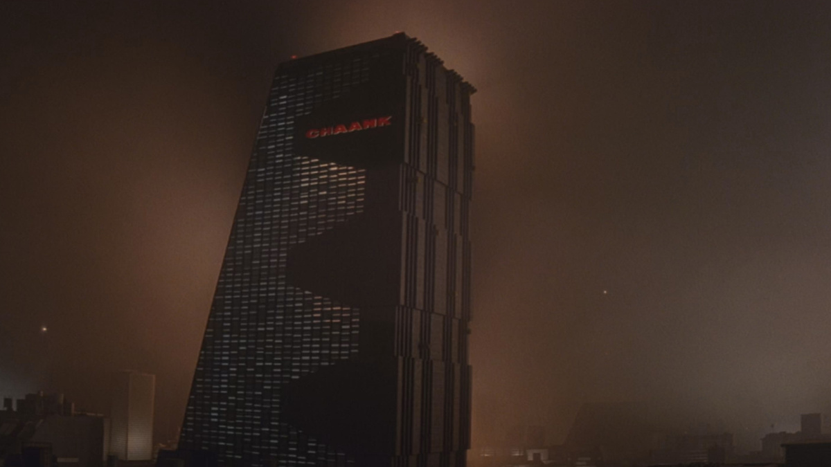 Кадр из фильма "Машина смерти" (1994). Здание компании "Чанк"