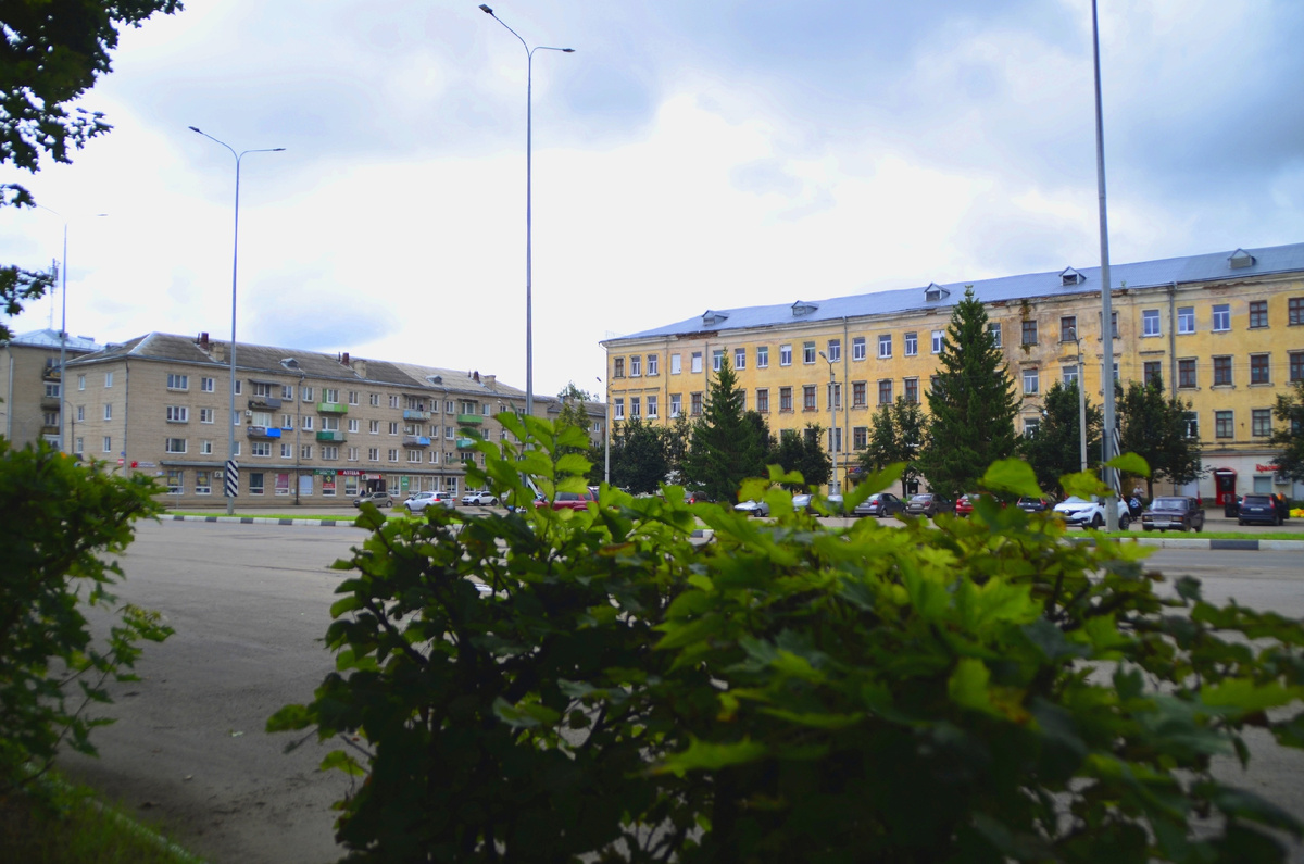 Выпадение волос комикс. Сжечь ведьму но она же красивая анекдот. Сжечь ведьму но она же красивая. Сжечь ведьму но она же красивая. Накрашенная бабка в метро.