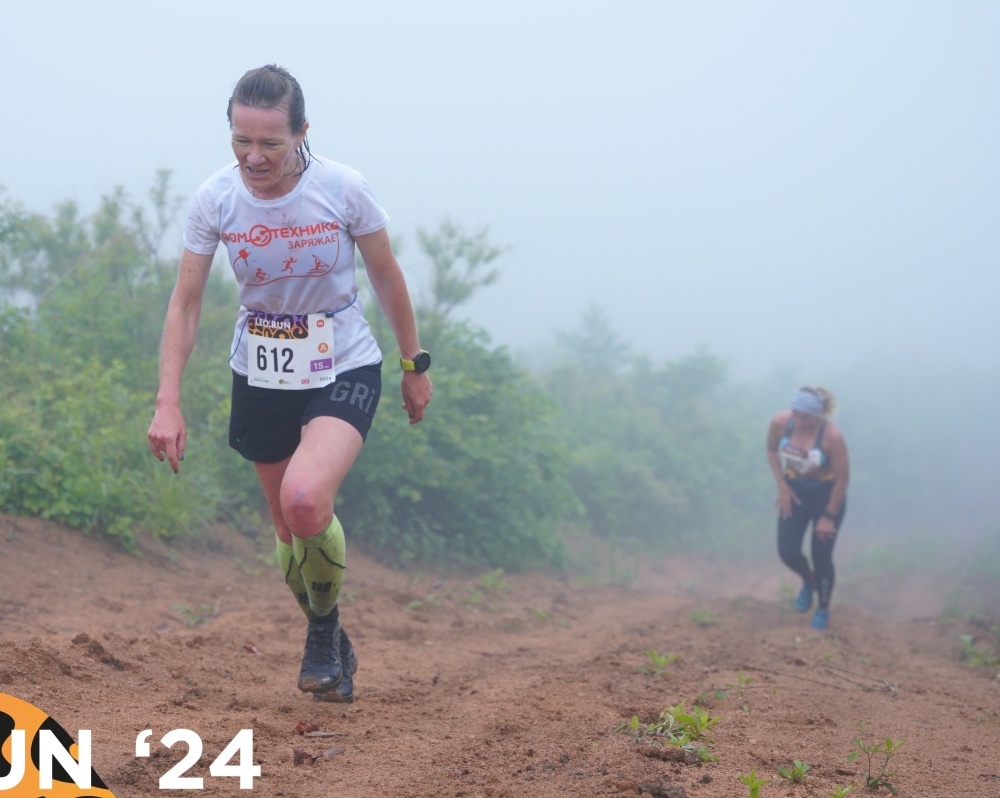 Вот что бывает, когда к гонке не готовишься - идешь пешком, и в спину дышат. Гонка LeoRun на 15 км в нацпарке "Земля Леопарда", июнь 24. 