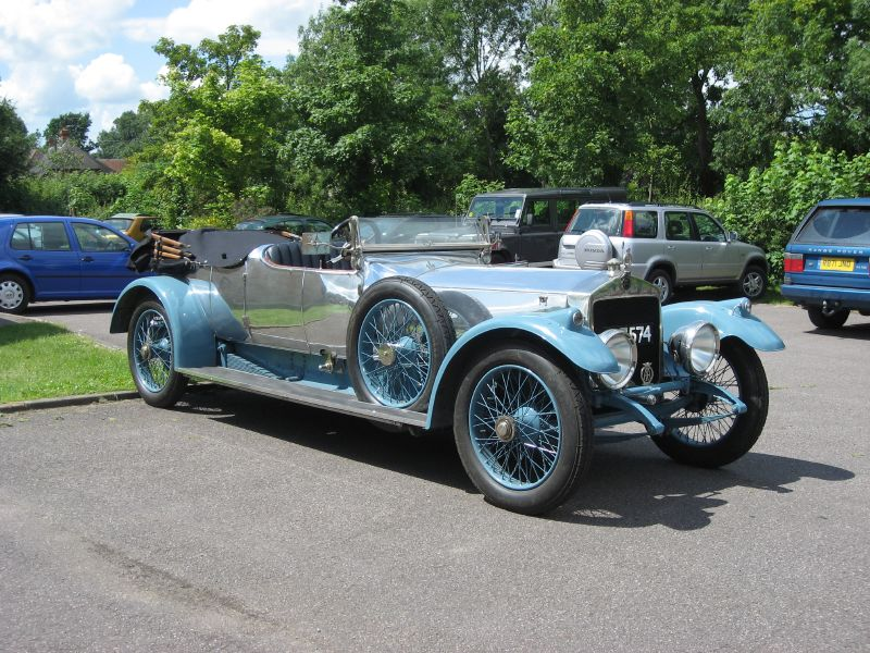 "Гражданская" версия автомобиля, взятого за основу при создании броневика, выглядела так. Изображение в свободном доступе.