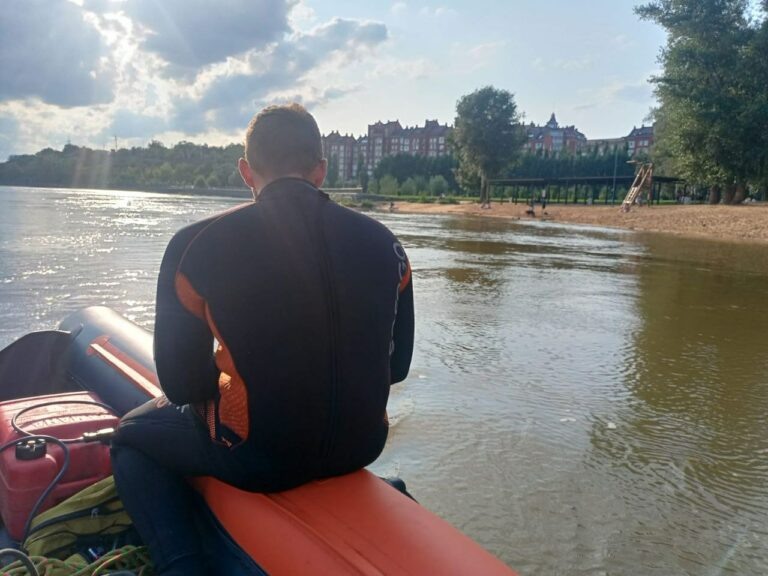    Ищут третий день. В Оренбурге продолжатся поиски пропавшего у Красной площади подростка Белов Михаил Александрович