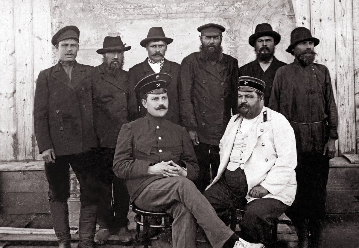 Основатели Кемеровского рудника. 1-й ряд слева: Мамонтов В.Н., Шалков В.А