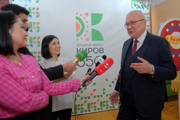    Александр Соколов встретил иностранных журналистов