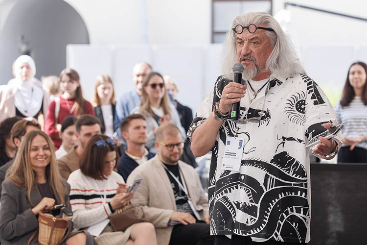    Известный российский художник, организатор первой антарктической биеннале Александр Пономарев.   
Фото: Сергей Елагин