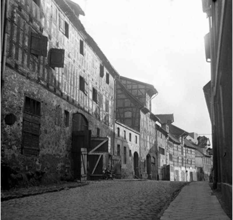 Взгляд в обратную сторону вдоль Шприценштрассе, с востока на запад.