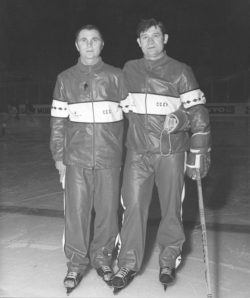 Кубок Канады 1984. Тренерский штаб сборной СССР - Виктор Васильевич Тихонов и Владимир Владимирович Юрзинов.