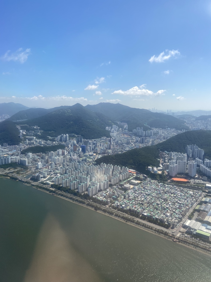 Пусан. Вид на город из самолета.