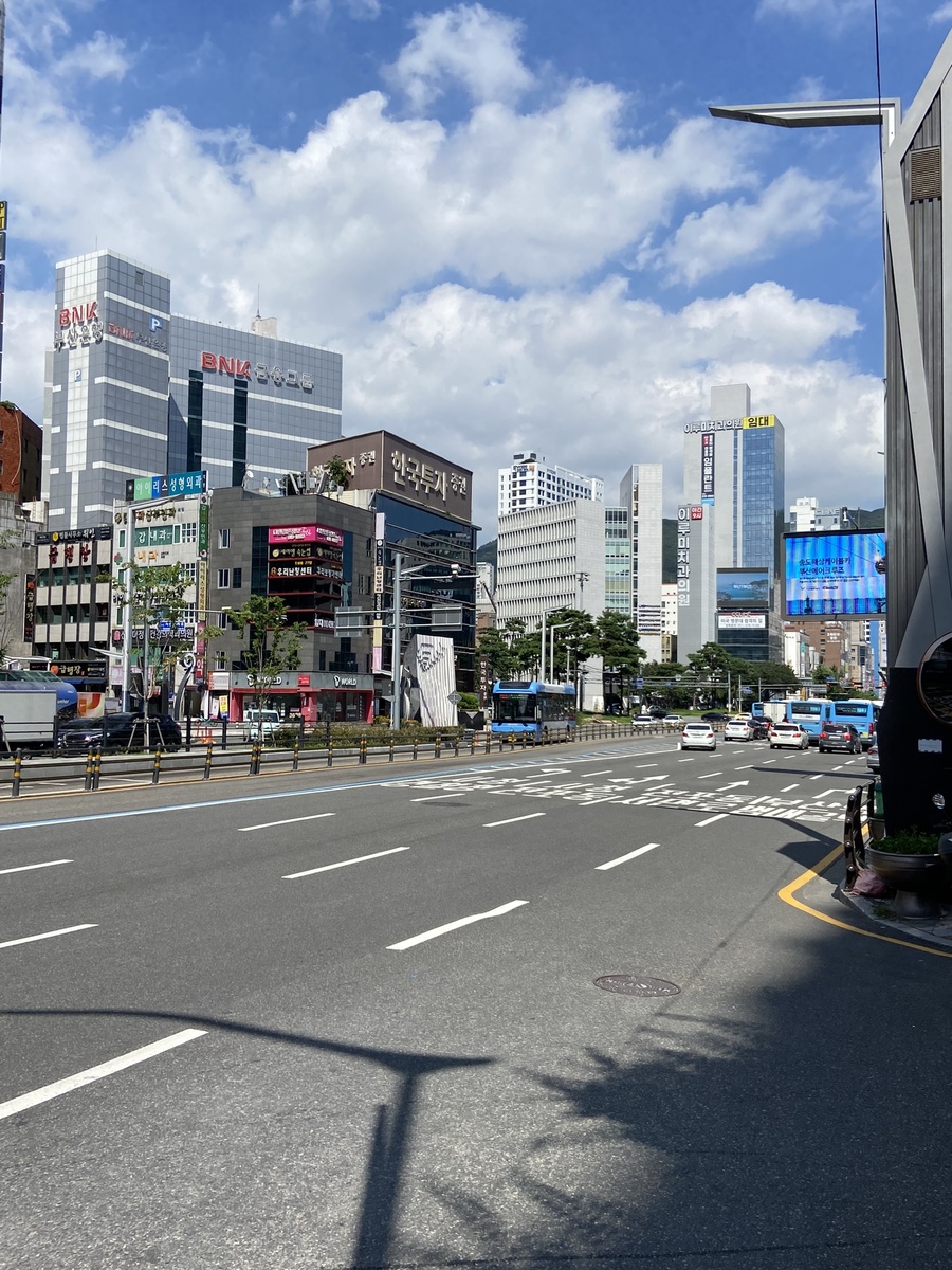 Здесь я был, по этой улице ногами ходил.