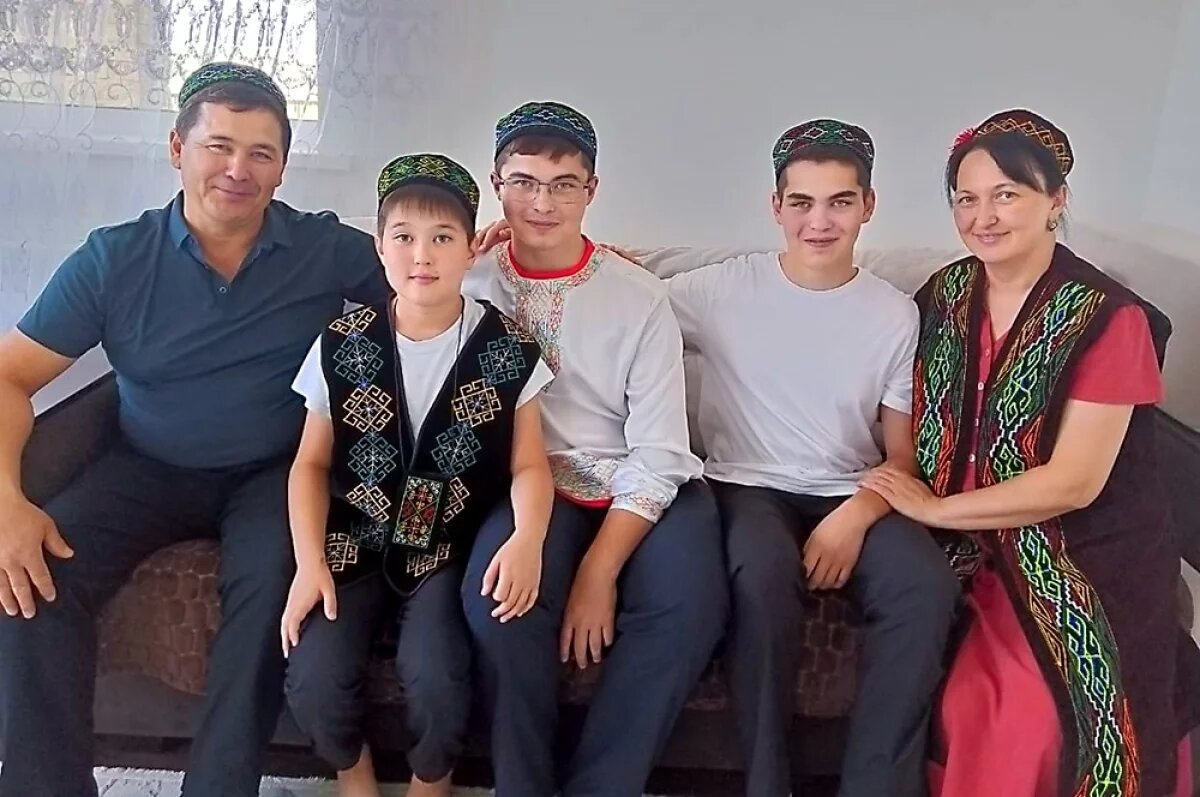    Радость и надежда Жалгасбая и Гулистан – это трое их сыновей.