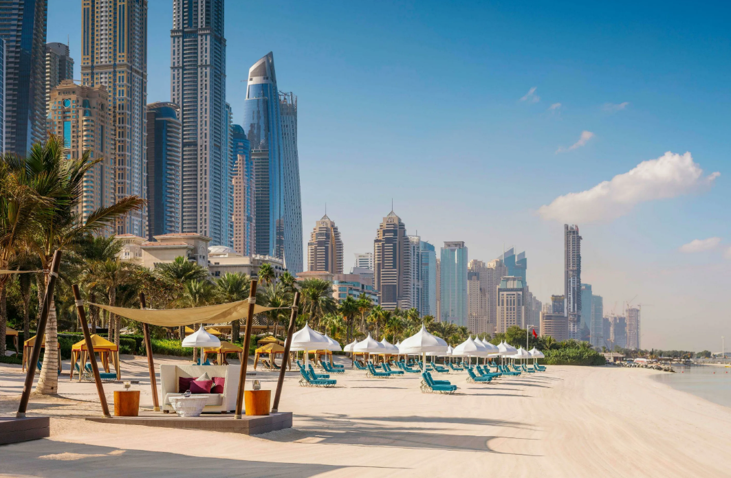 Шикарный пляж в ОАЭ