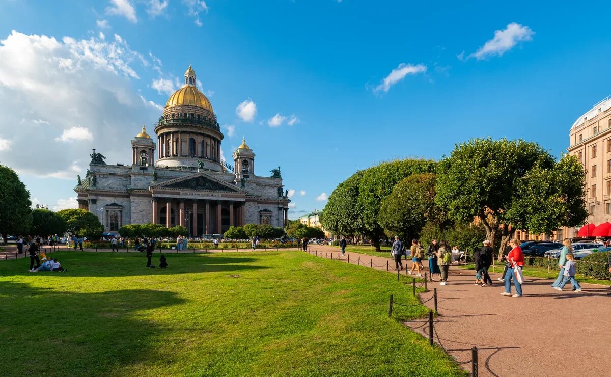 Летний Петербург. Фото: Городское туристско-информационное бюро Санкт-Петербурга