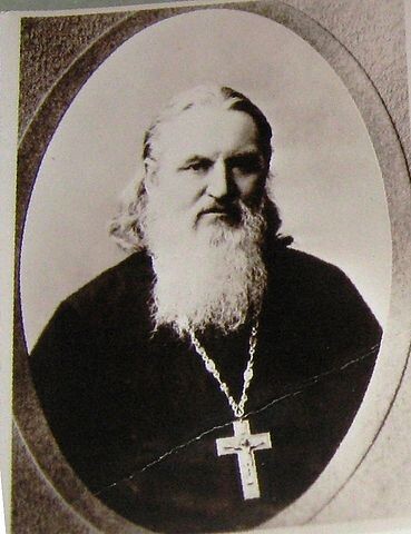 Настоятель Березнеговатского храма Поспелов Иван Григорьевич.